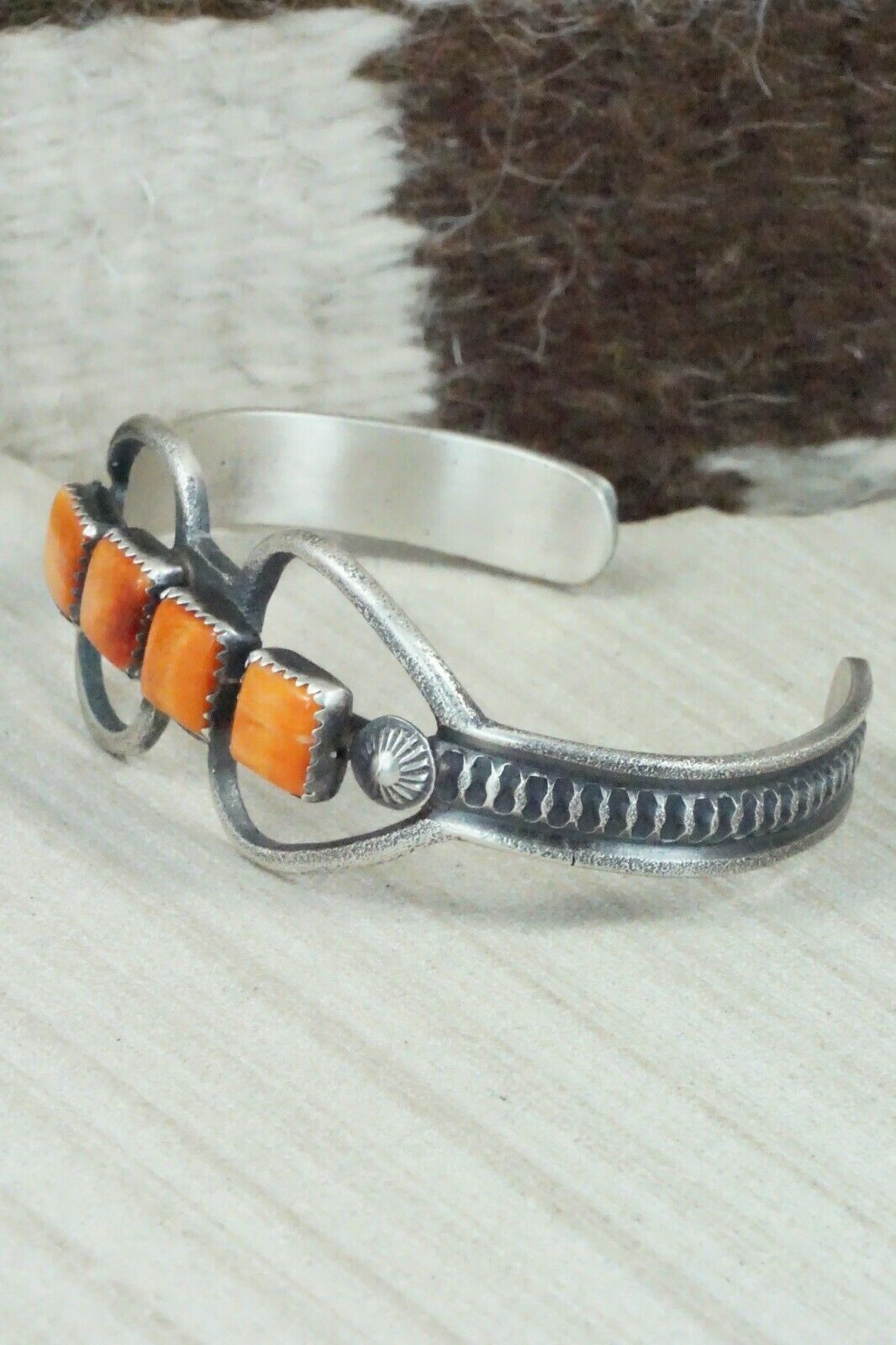 Spiny Oyster and Sterling Silver Bracelet - Eva & Linberg Billah