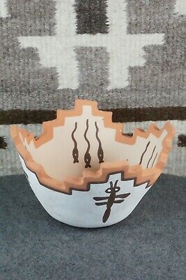 Zuni Pottery - Faylene Gchachu