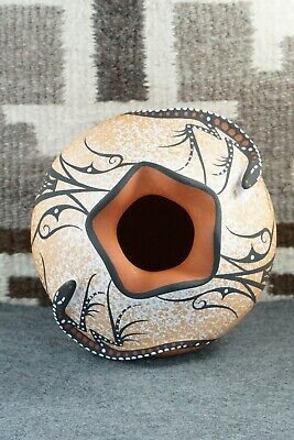 Zuni Pottery - Deldrick Cellicion