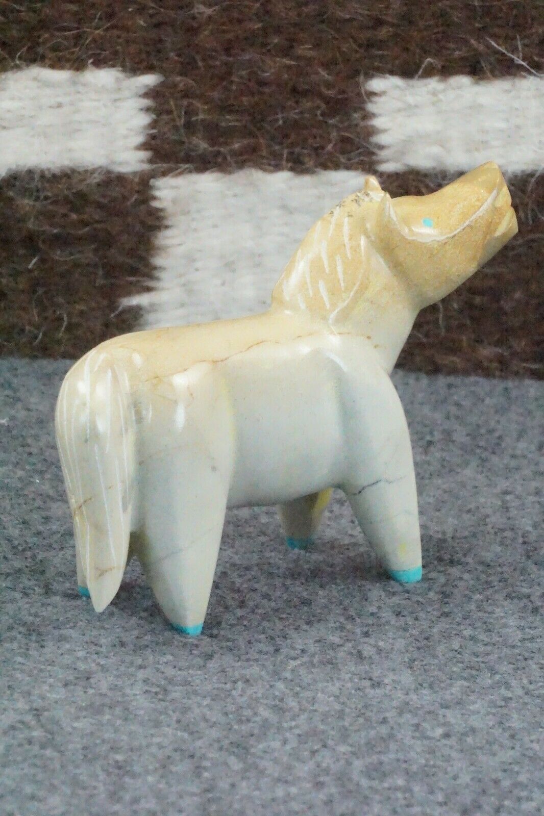 Horse Zuni Fetish Carving - Enrike Leekya