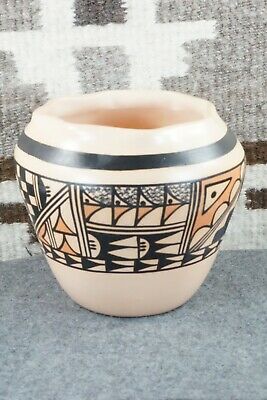 Hopi Pottery - Alta Yesslith