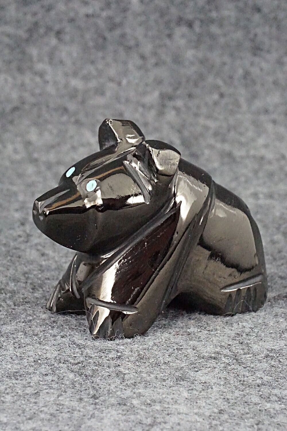 Bear Zuni Fetish Carving - Louise Ponchuella