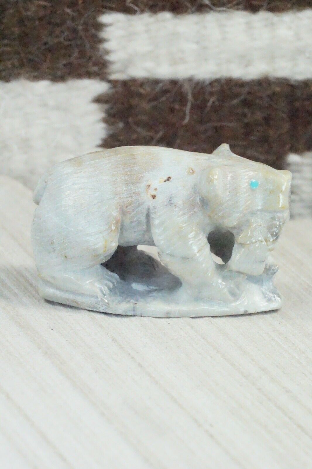 Bear Zuni Fetish Carving - Derrick Kaamasee