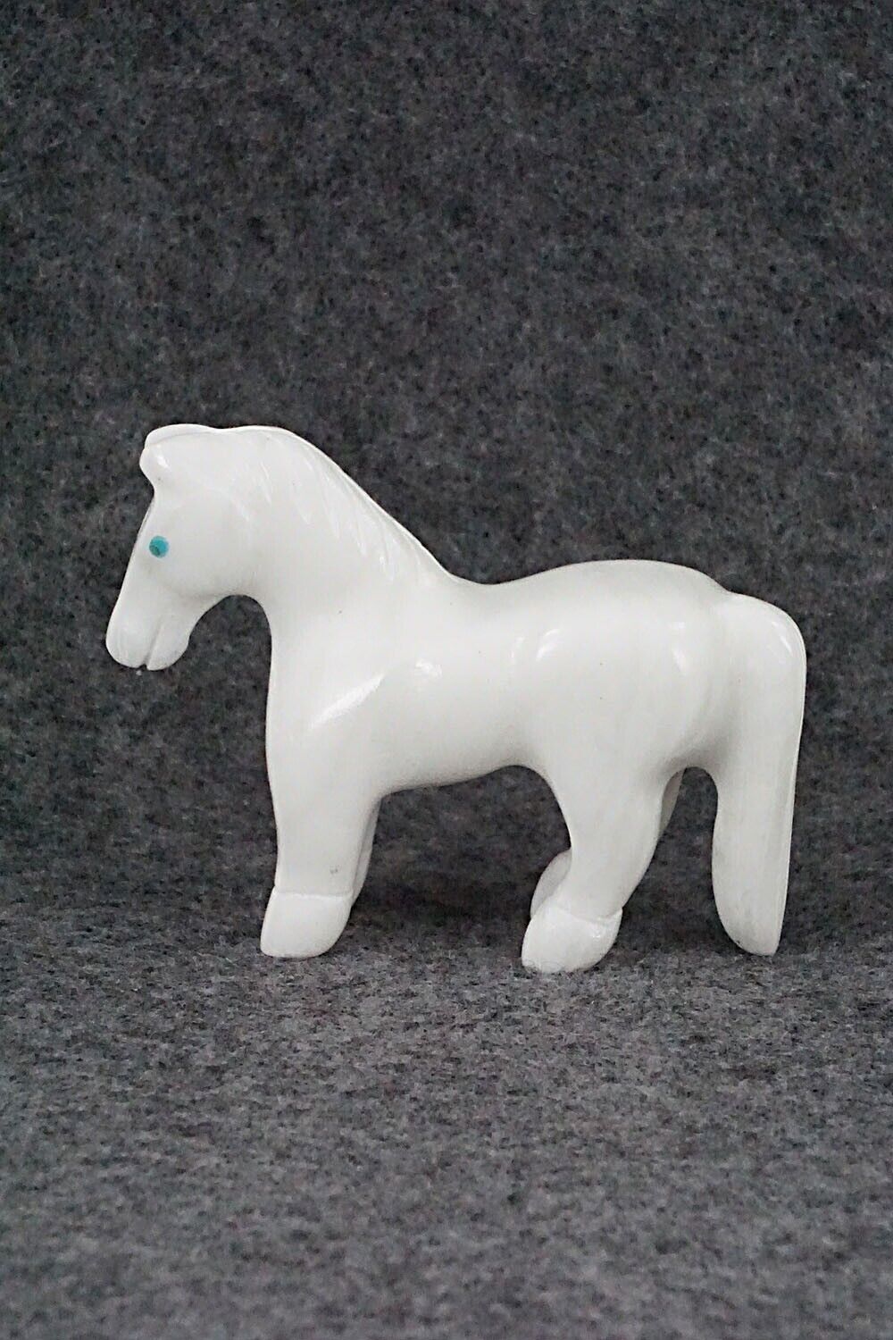 Horse Zuni Fetish Carving - Andres Lementino
