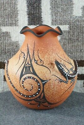 Zuni Pottery - Deldrick Cellicion
