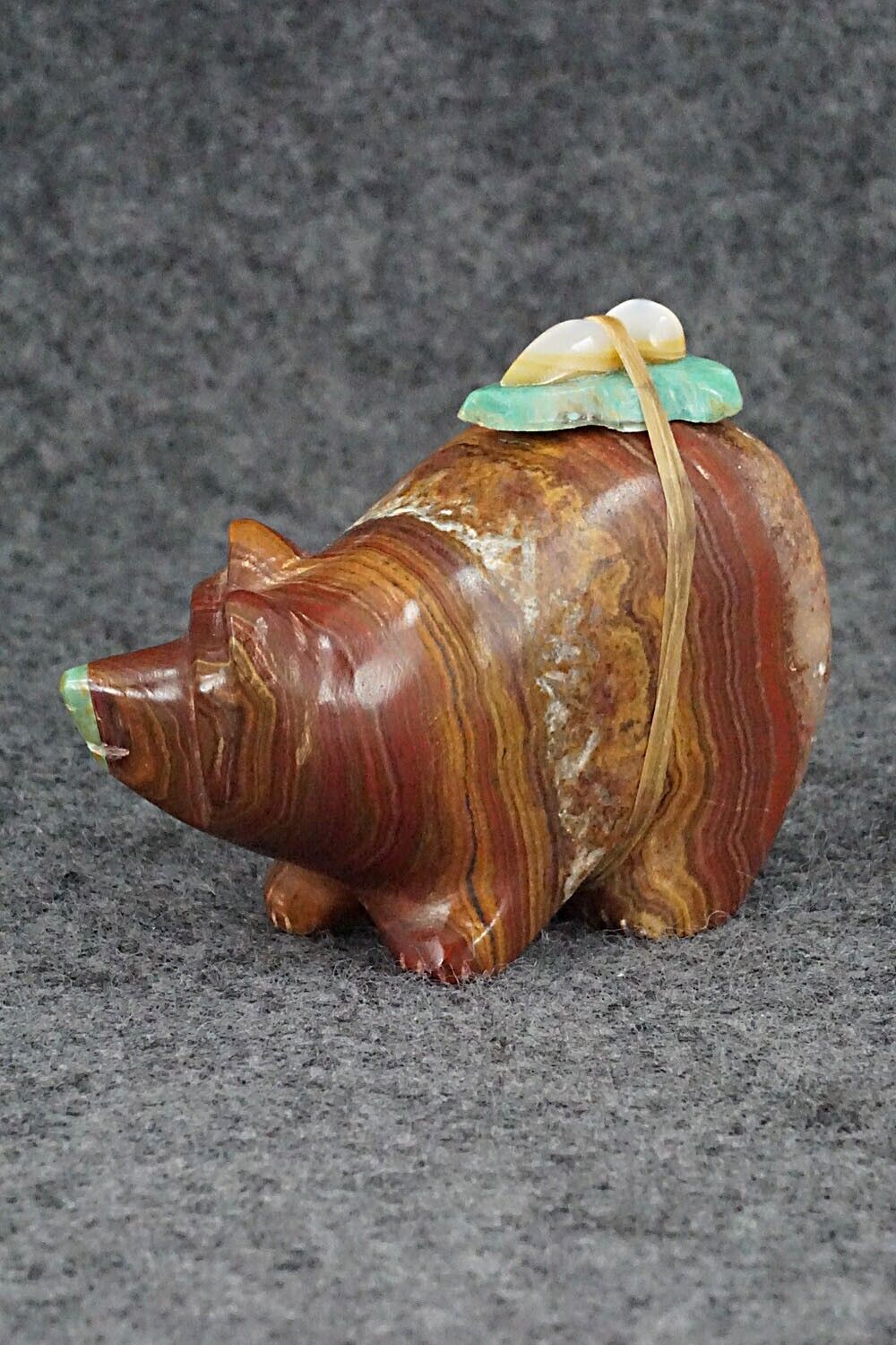 Bear Zuni Fetish Carving - Enrike Leekya