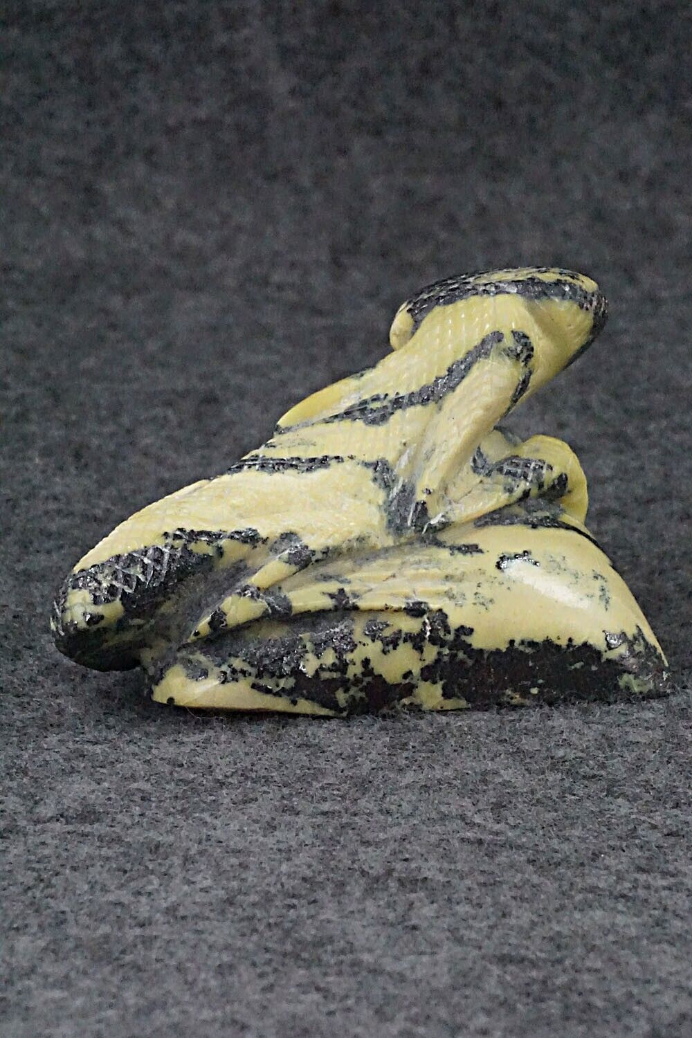 Lizard Zuni Fetish Carving - Hudson Sandy