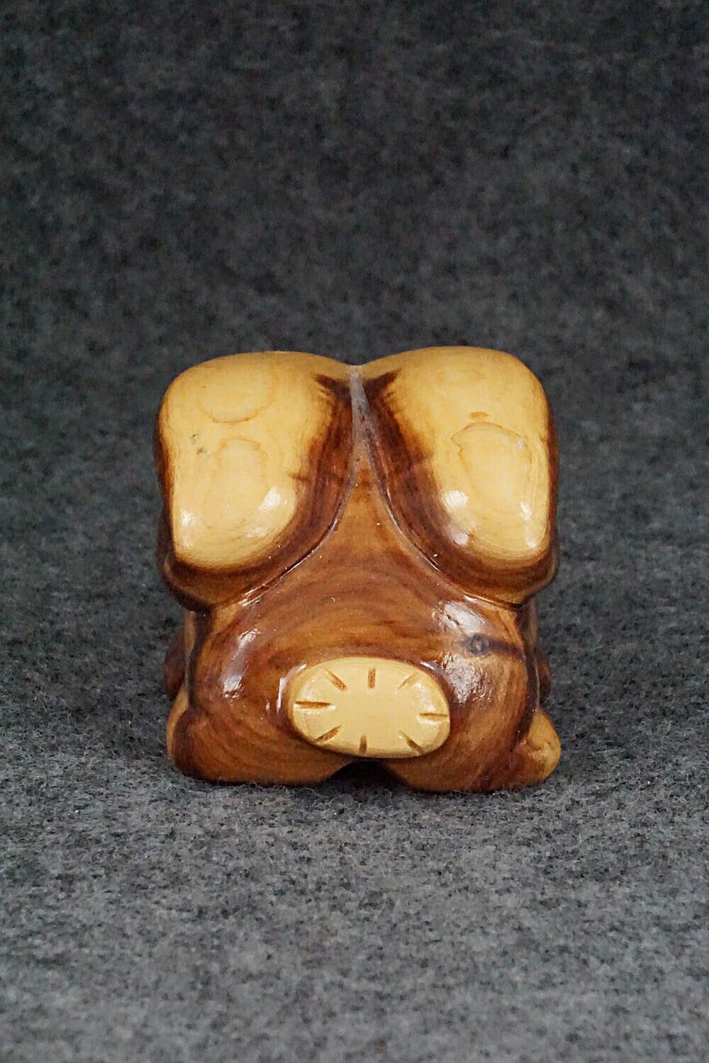 Rabbit Zuni Fetish Carving - Louise Ponchuella