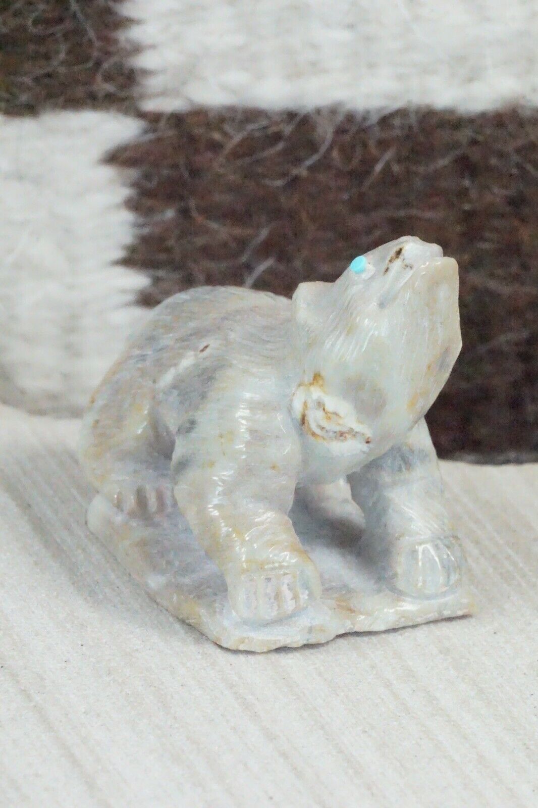 Bear Zuni Fetish Carving - Derrick Kaamasee