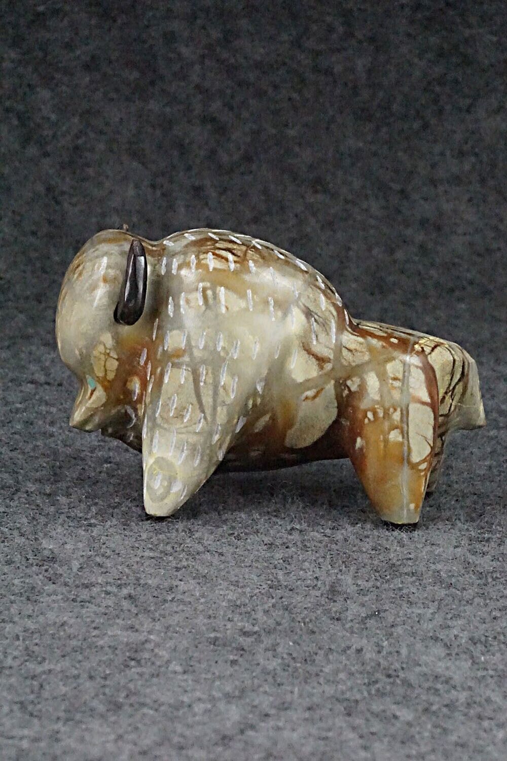 Buffalo Zuni Fetish Carving - Enrike Leekya