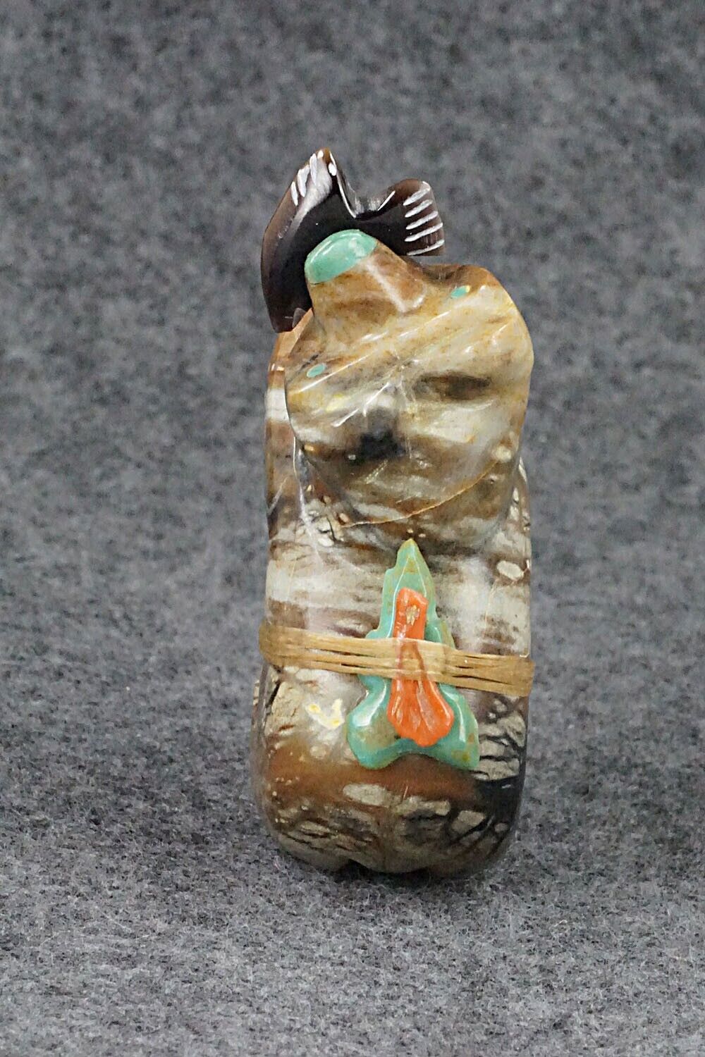 Bear with Fish Zuni Fetish Carving - Enrike Leekya
