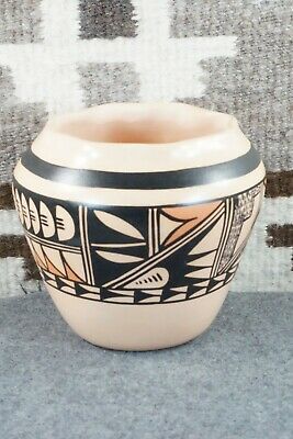 Hopi Pottery - Alta Yesslith