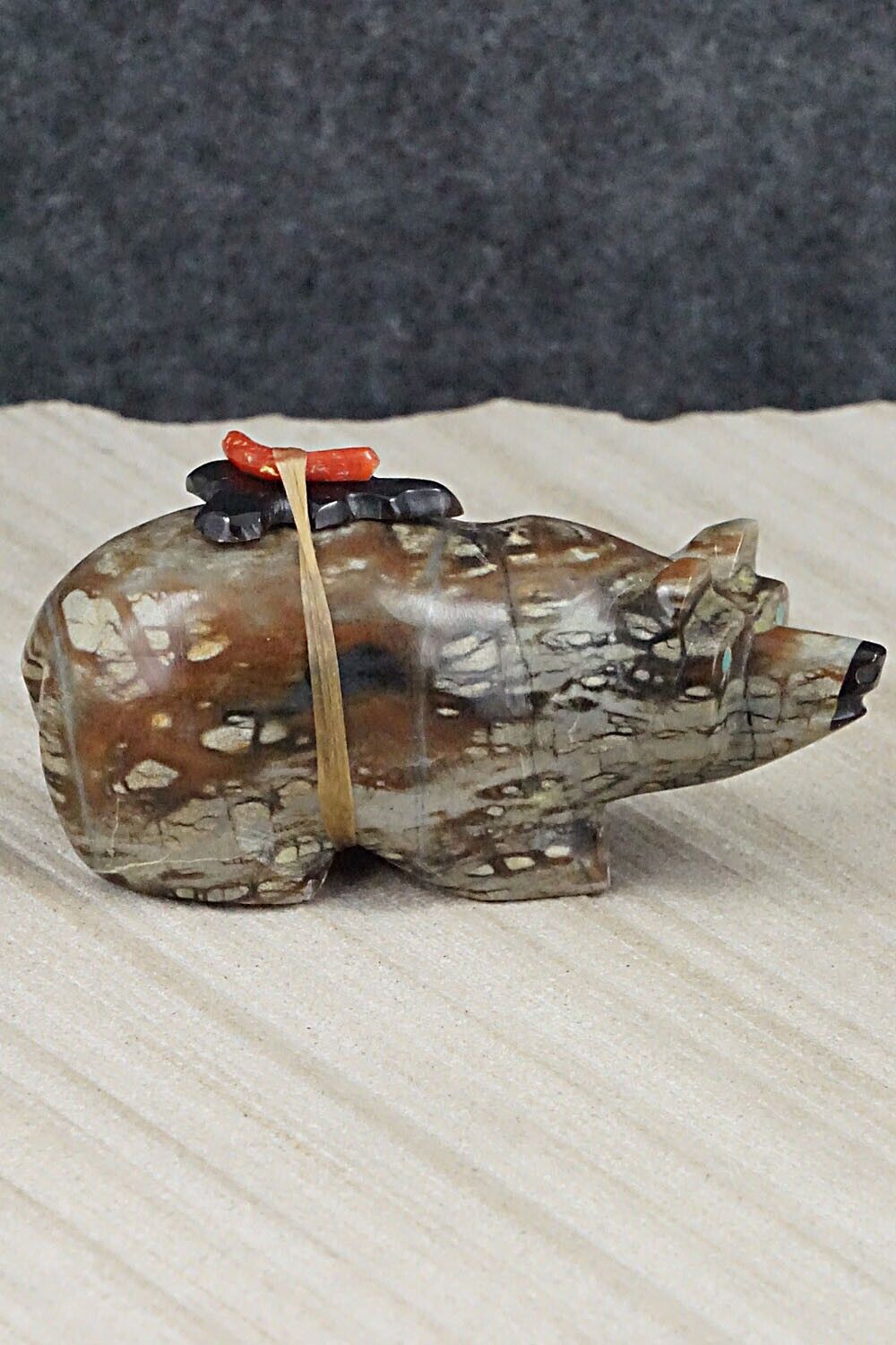 Bear Zuni Fetish Carving - Enrike Leekya