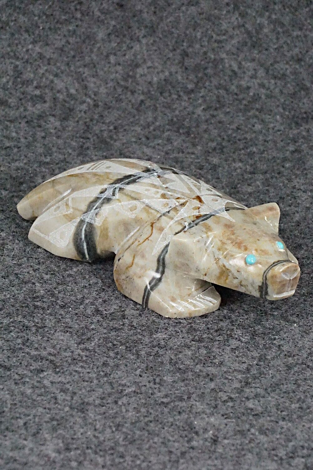 Bear Zuni Fetish Carving - Shannon Calavaza