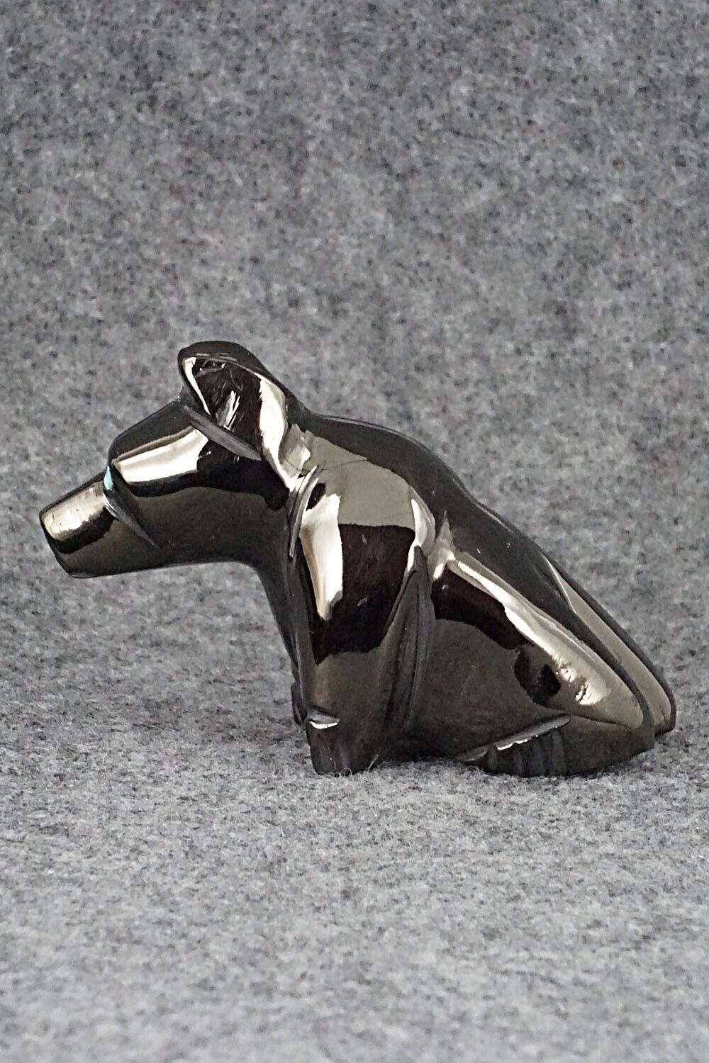 Bear Zuni Fetish Carving - Louise Ponchuella