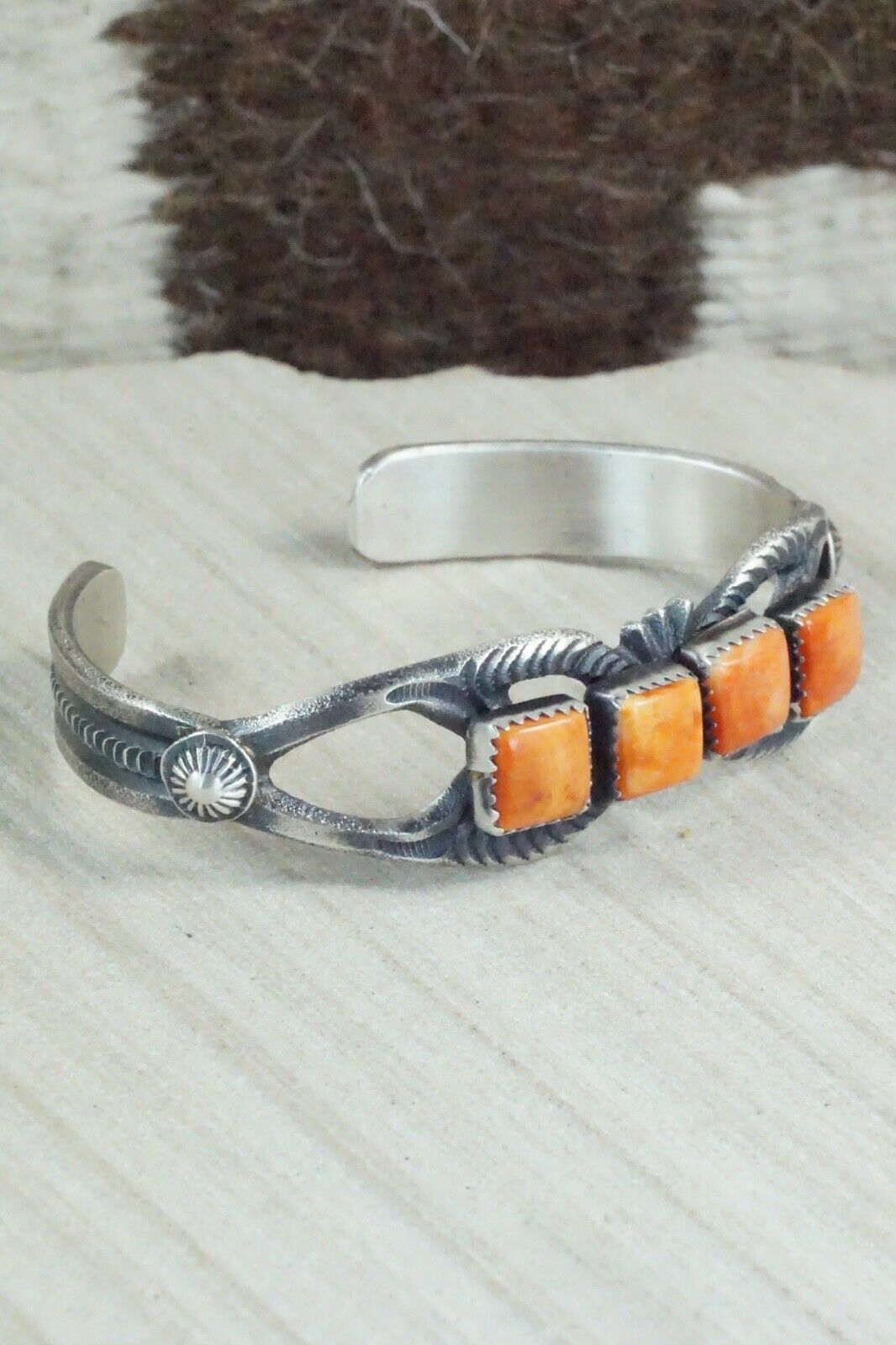 Spiny Oyster and Sterling Silver Bracelet - Eva & Linberg Billah
