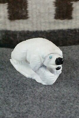 Bear Zuni Fetish Carving - Derrick Kaamasee