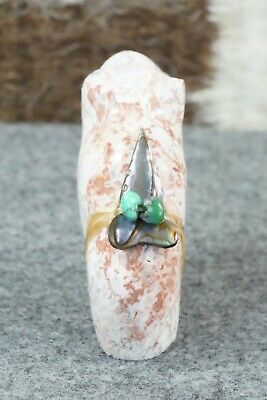 Bear Zuni Fetish Carving - Daphne Quam