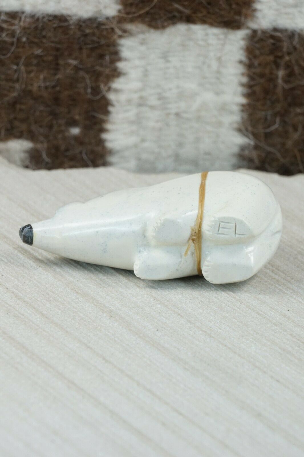 Bear Zuni Fetish Carving - Enrike Leekya