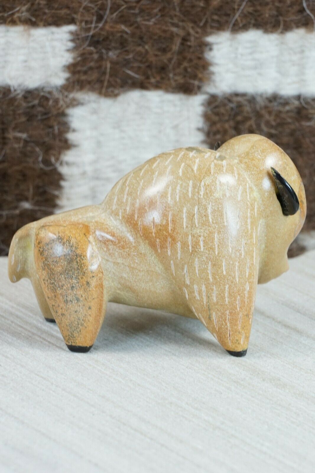 Buffalo Zuni Fetish Carving - Enrike Leekya