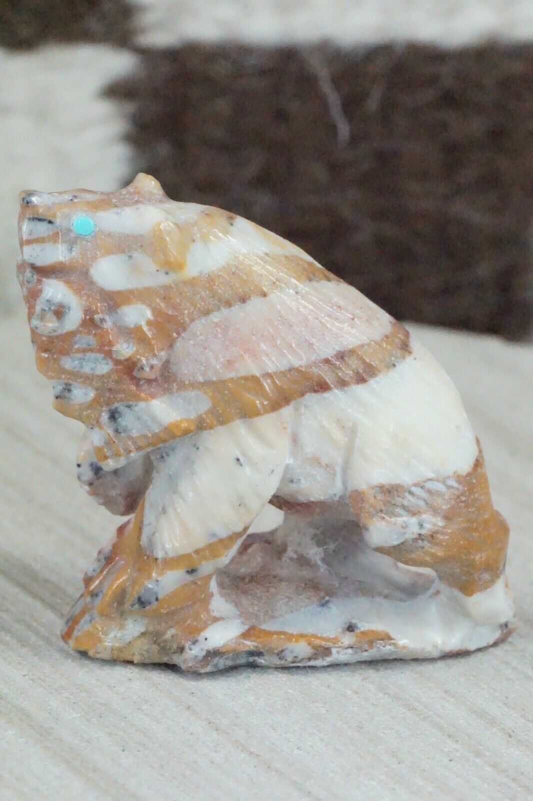 Bear Zuni Fetish Carving - Derrick Kaamasee