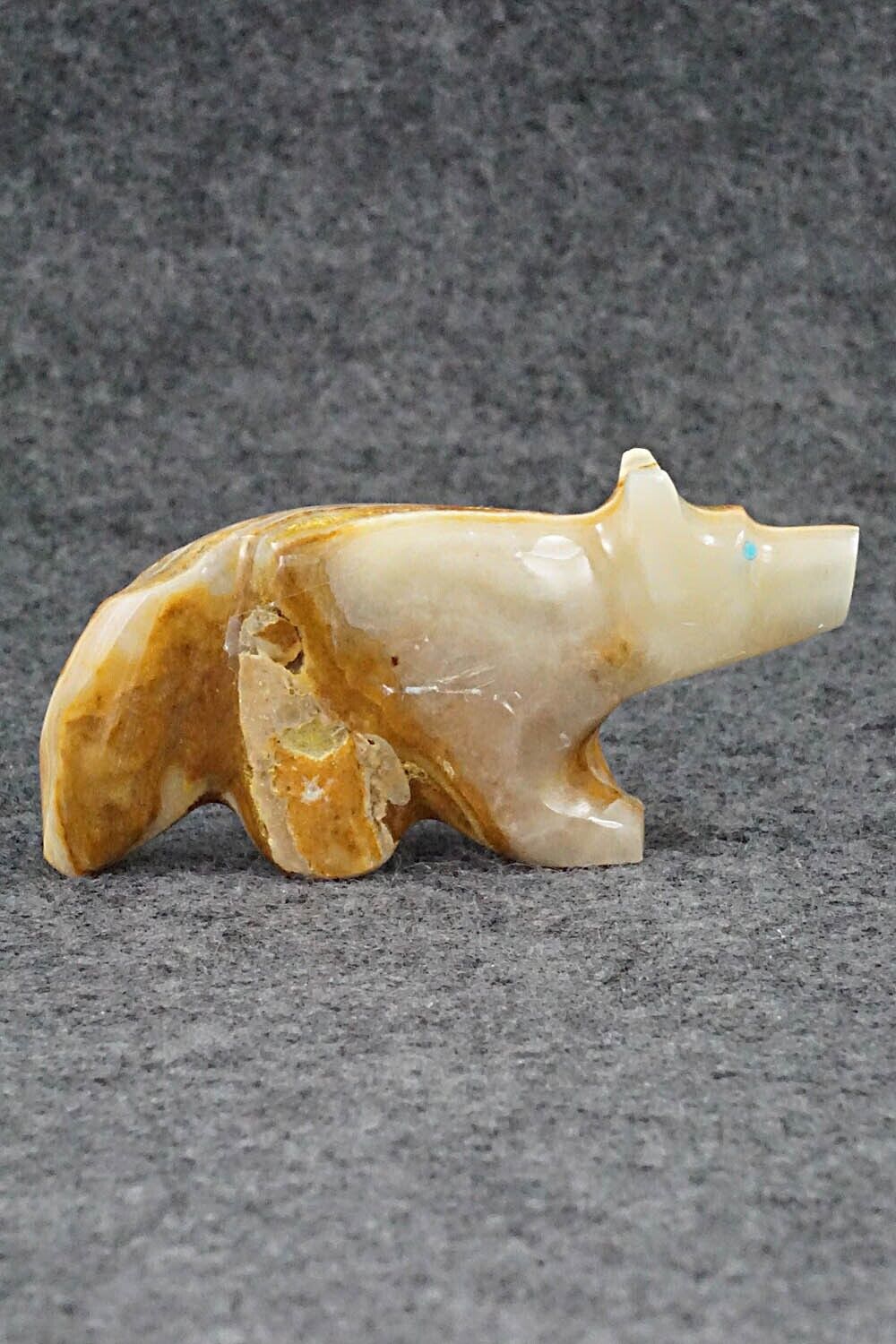 Wolf Zuni Fetish Carving - Rodney Laiwakete