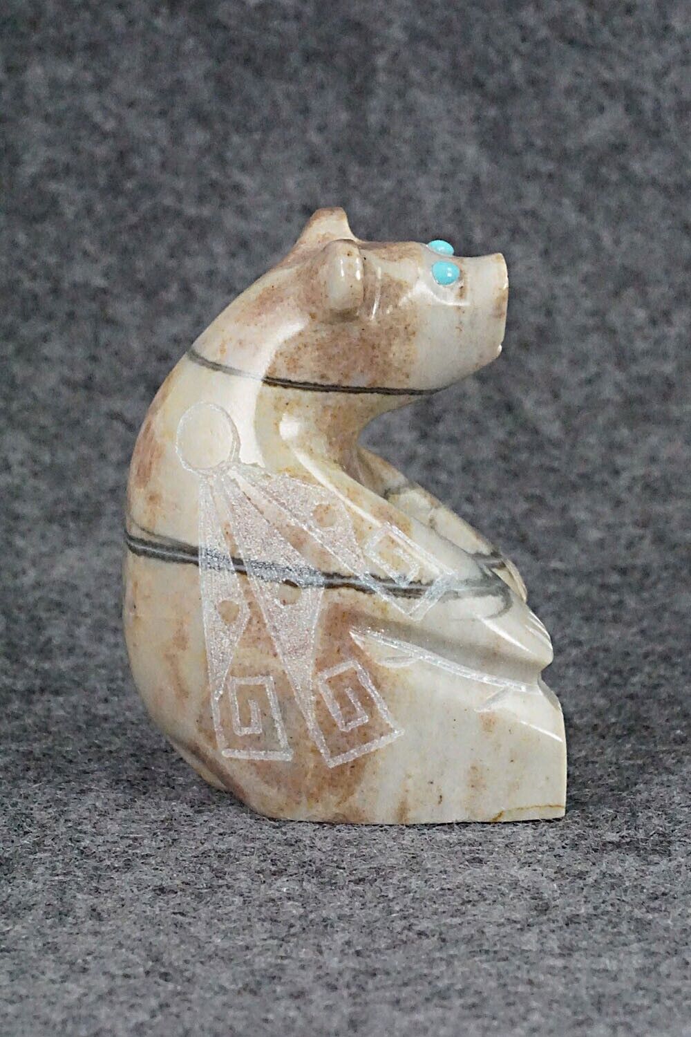 Bear Zuni Fetish Carving - Shannon Calavaza