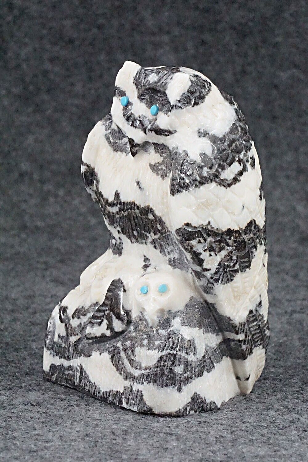 Owl Zuni Fetish Carving - Derrick Kaamasee