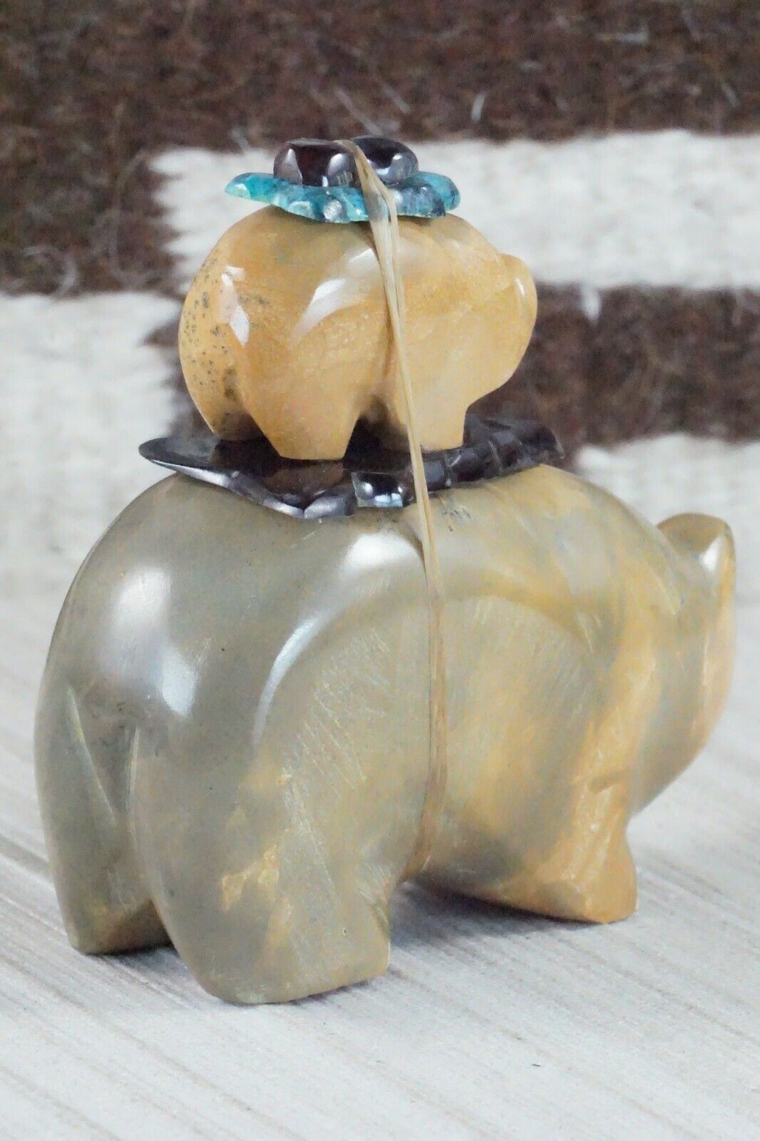 Bear Zuni Fetish Carving - Enrike Leekya