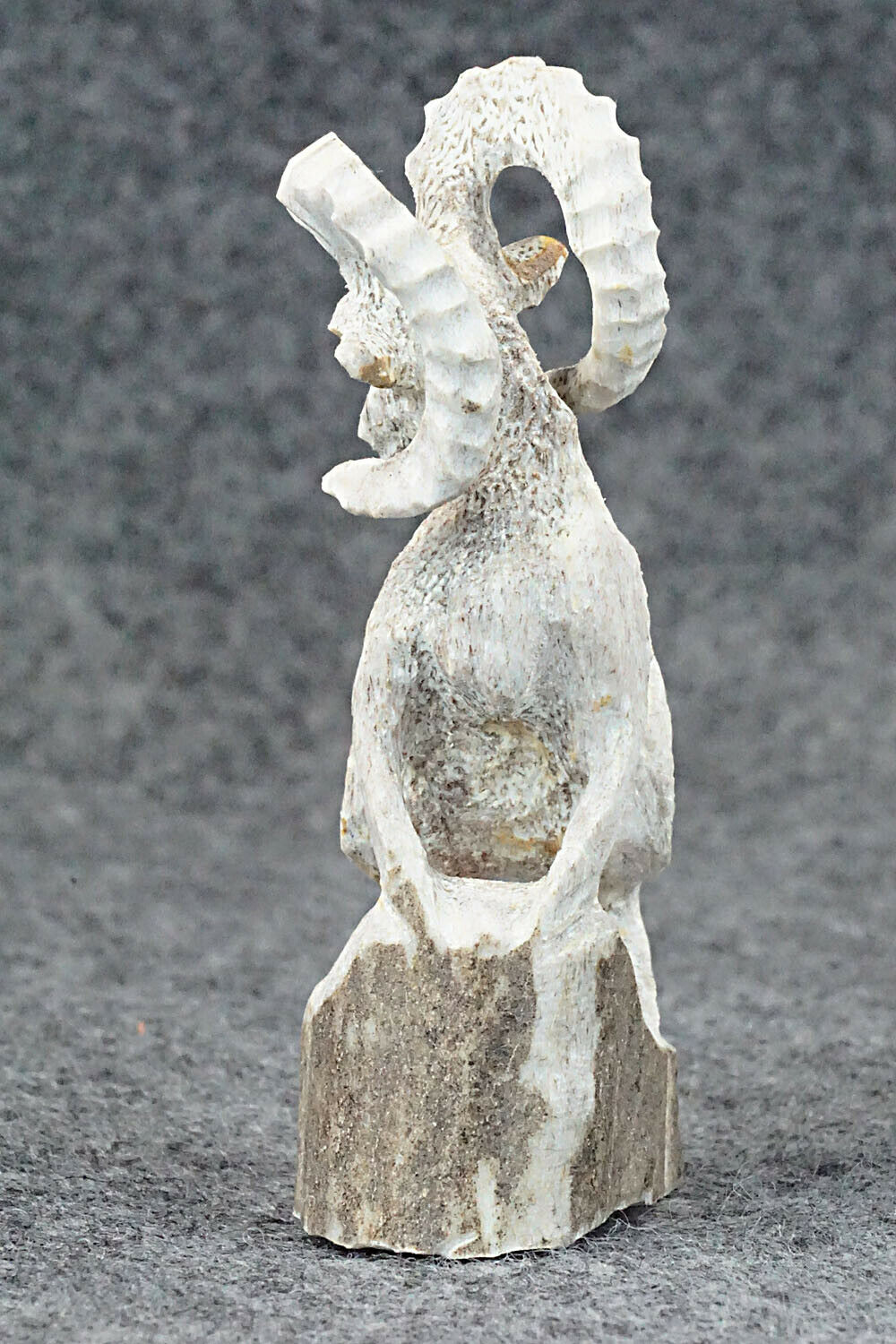 Ram Zuni Fetish Carving - Lewis Malie Jr.
