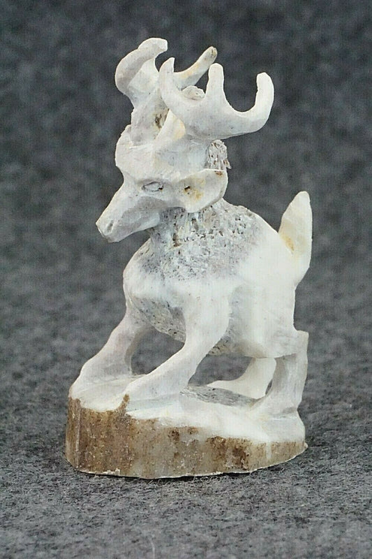 Deer Zuni Fetish Carving - Lewis Malie Jr.