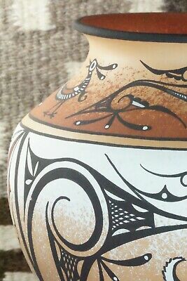 Zuni Pottery - Deldrick Cellicion