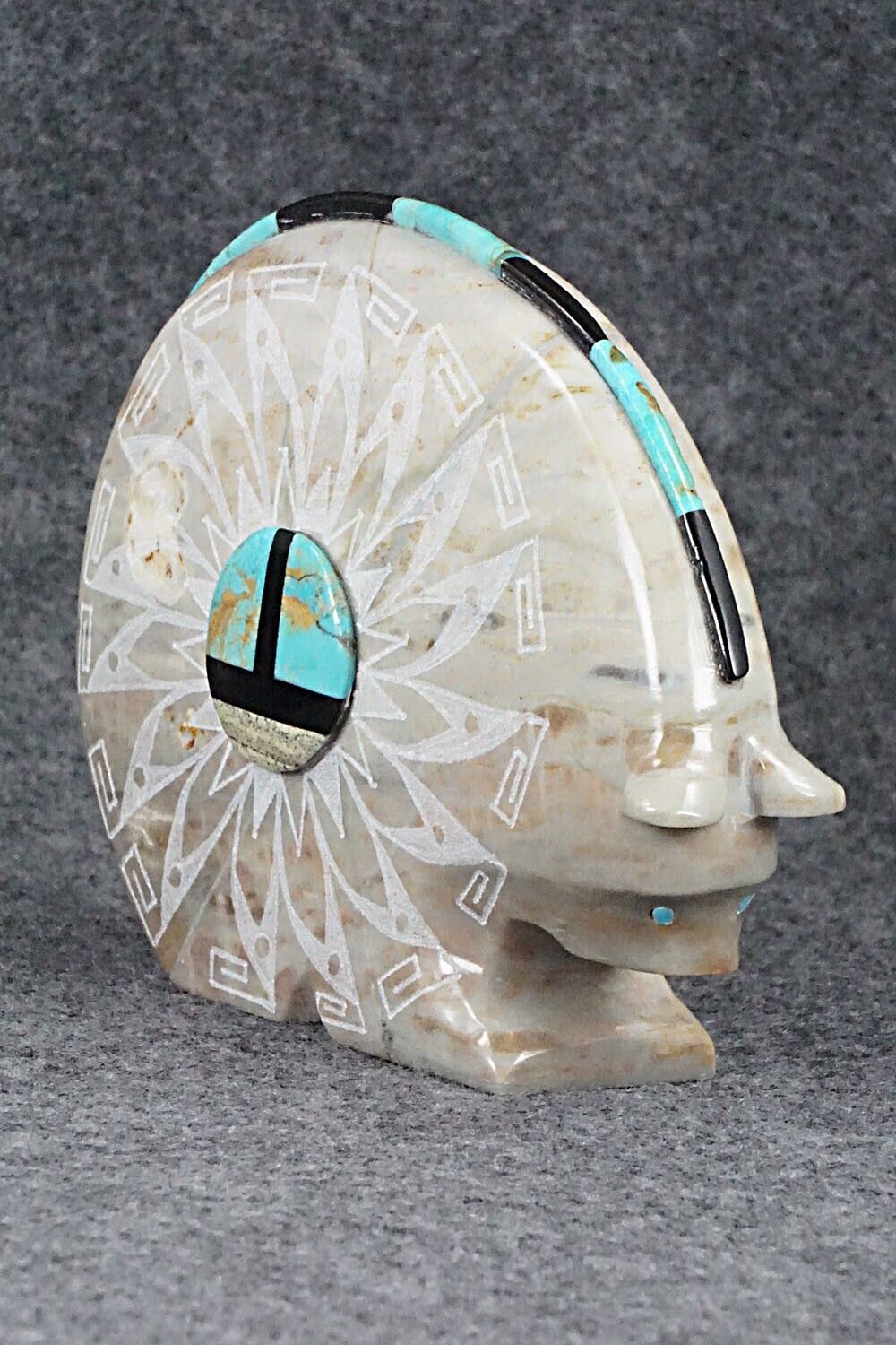 Bear Zuni Fetish Carving - Shannon Calavaza