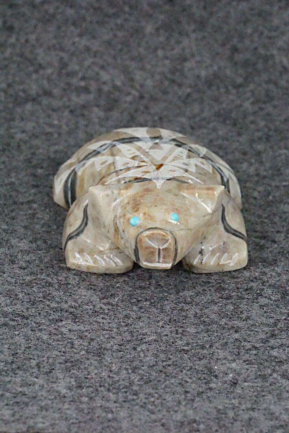 Bear Zuni Fetish Carving - Shannon Calavaza