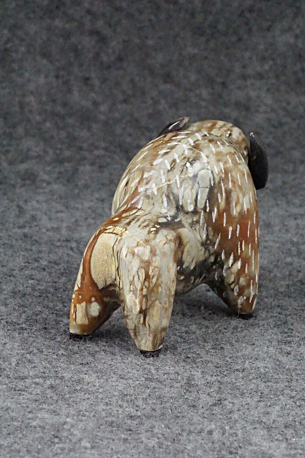 Buffalo Zuni Fetish Carving - Enrike Leekya