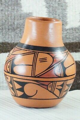 Hopi Pottery - A. Yesslith