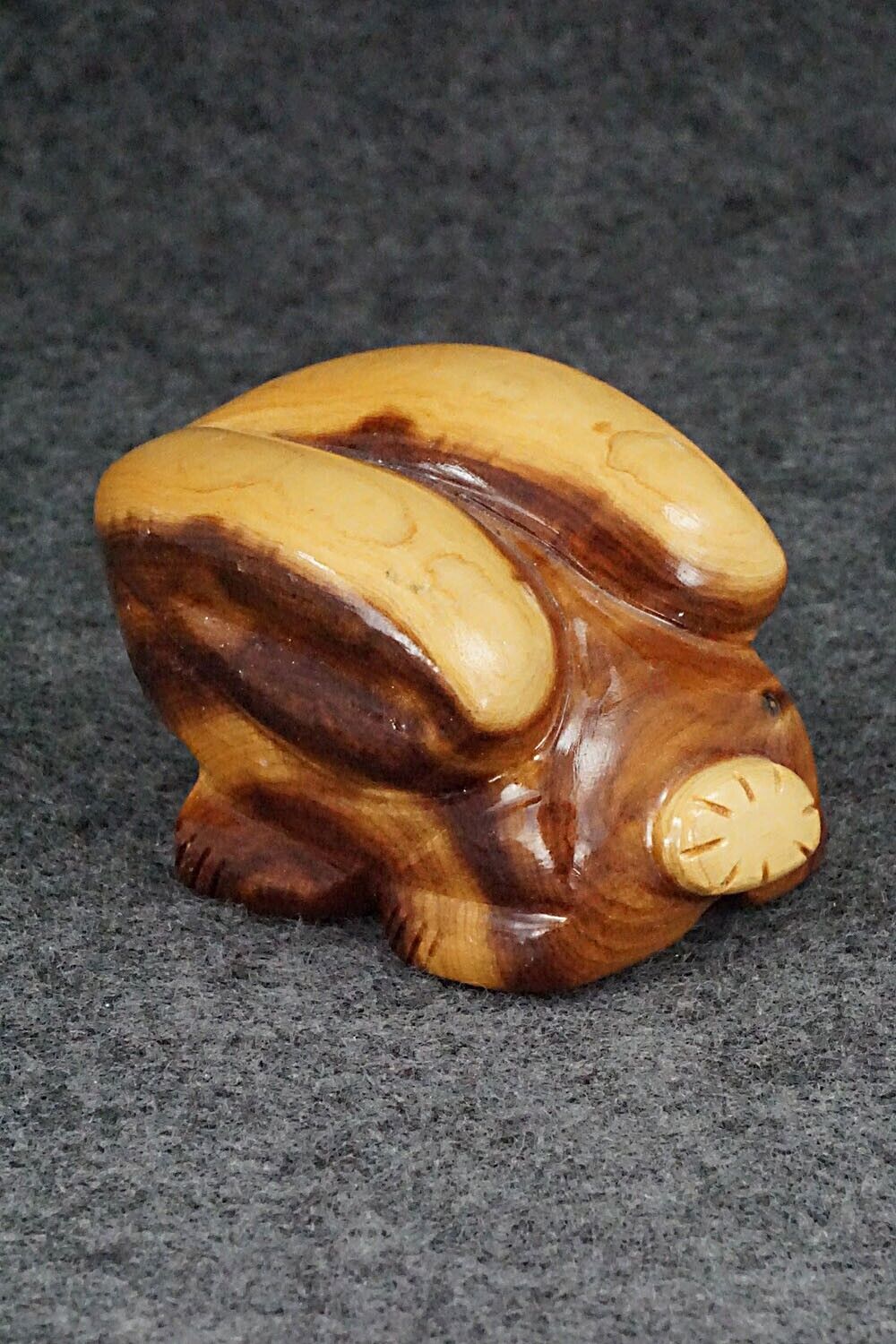 Rabbit Zuni Fetish Carving - Louise Ponchuella