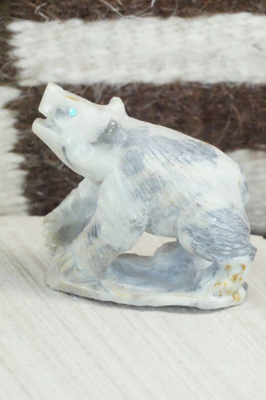 Bear Zuni Fetish Carving - Derrick Kaamasee