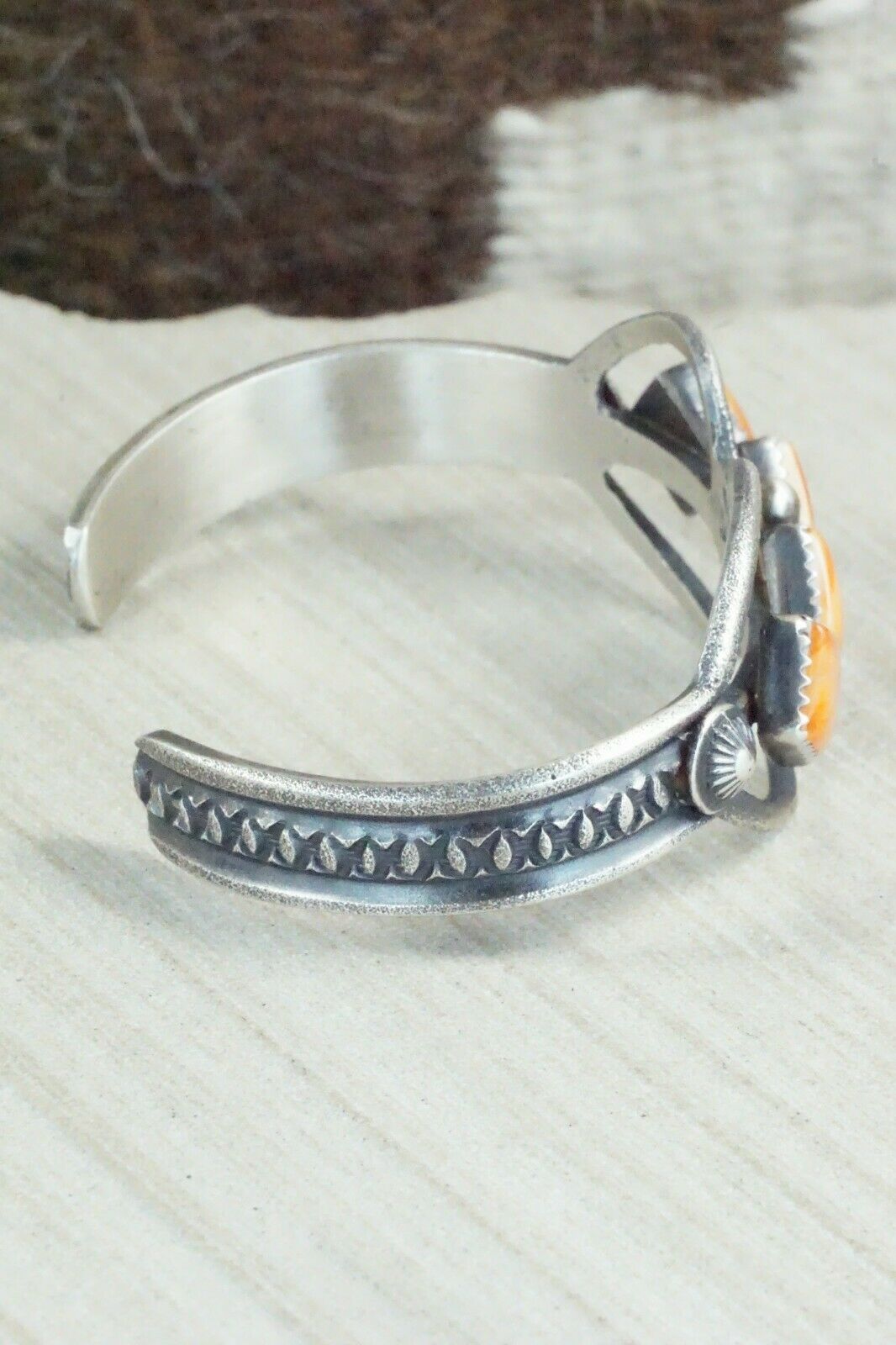 Spiny Oyster and Sterling Silver Bracelet - Eva & Linberg Billah