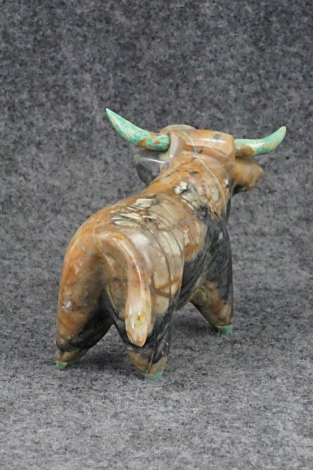 Bull Zuni Fetish Carving - Enrike Leekya