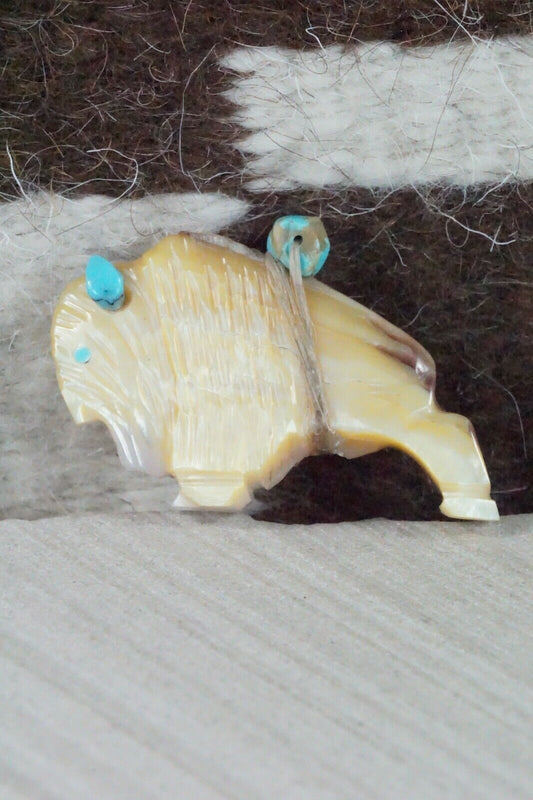 Buffalo Zuni Fetish Carving - Kevin Quam