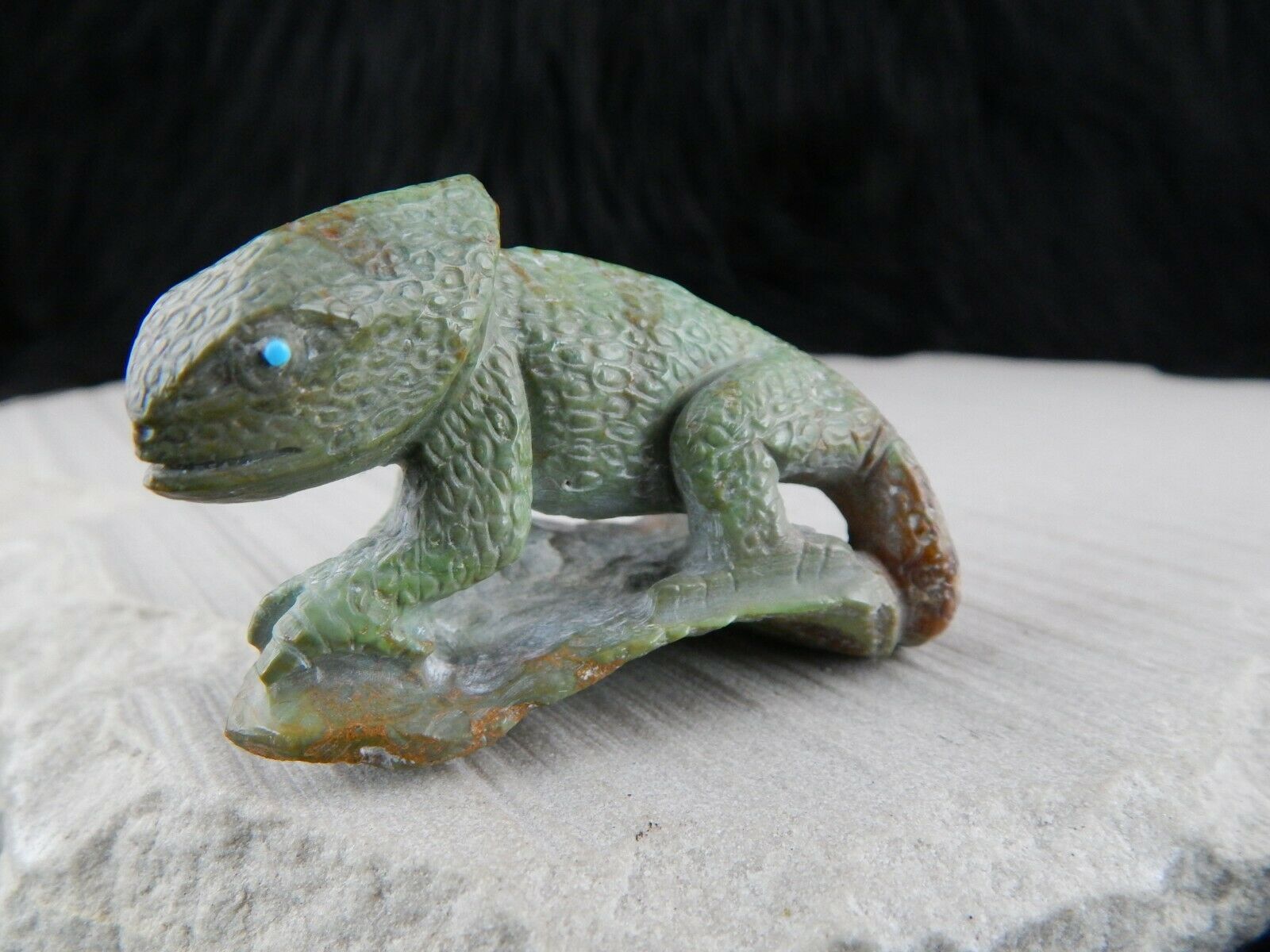 Chameleon Zuni Fetish Carving - Derrick Kaamasee - High Lonesome Trading