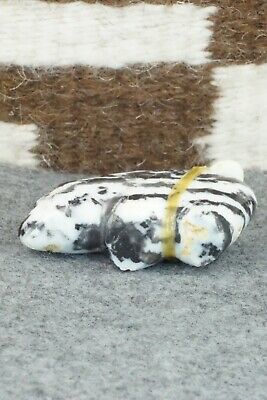 Bear Zuni Fetish Carving - Daphne Quam