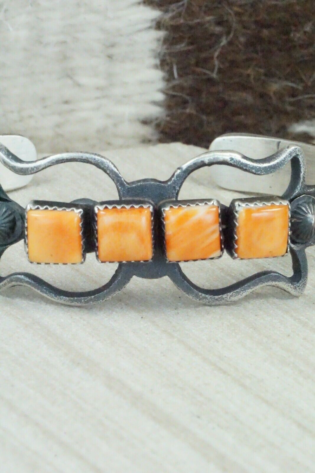 Spiny Oyster and Sterling Silver Bracelet - Eva & Linberg Billah