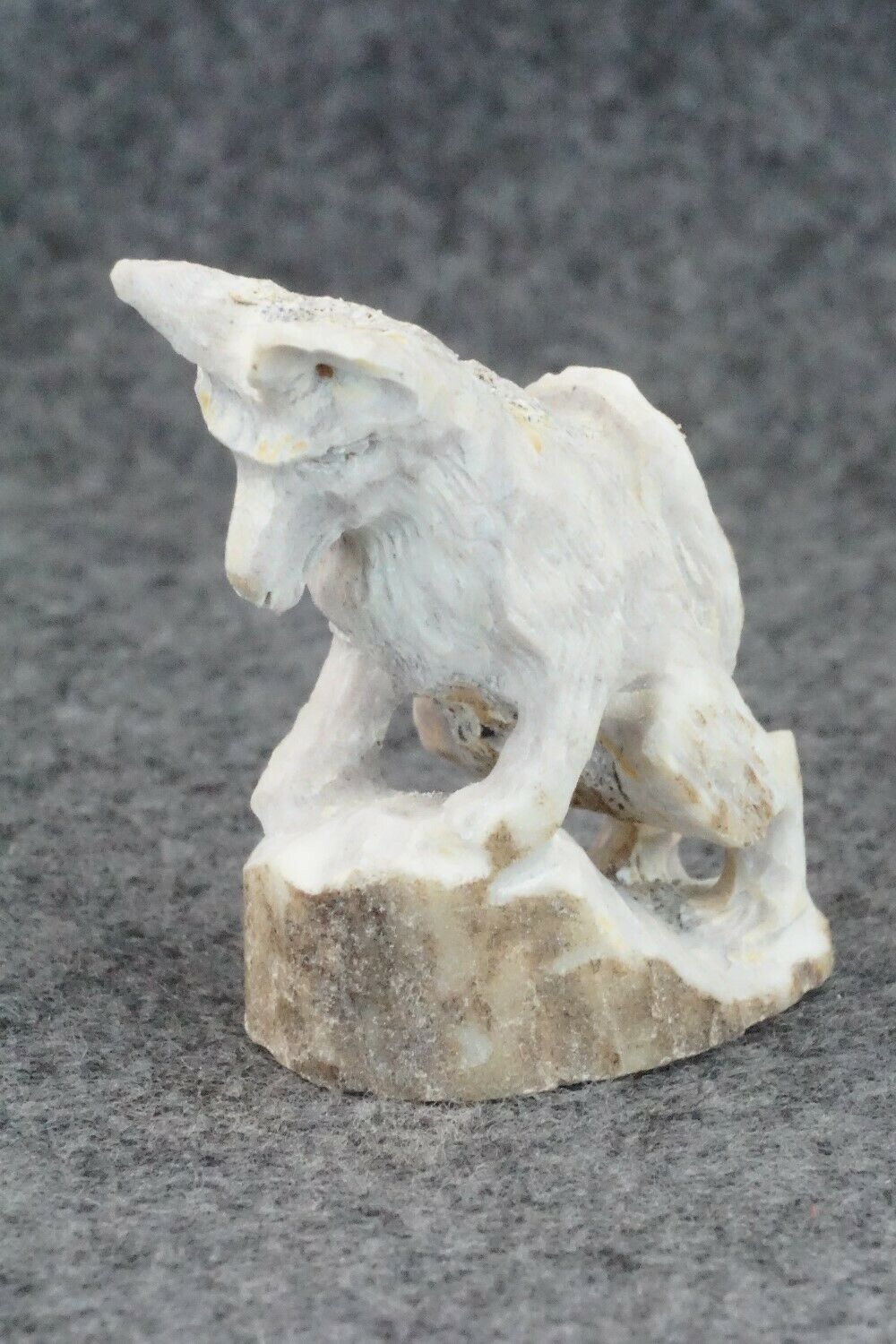 Wolf Zuni Fetish Carving - Lewis Malie Jr.