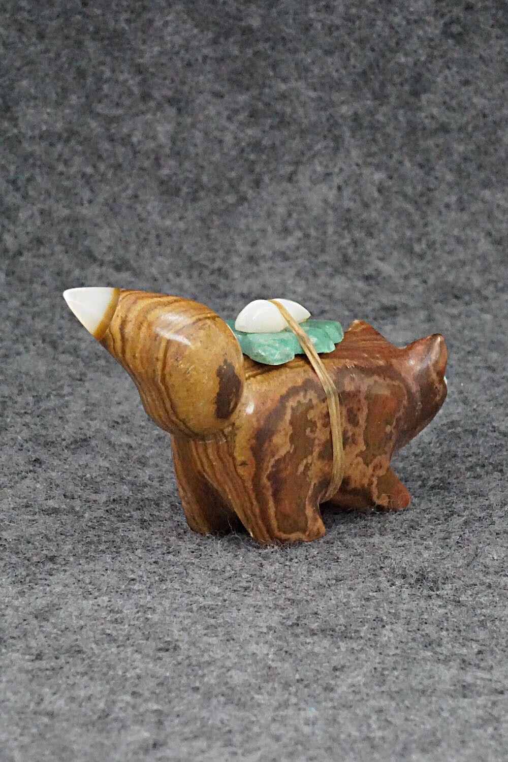 Wolf Zuni Fetish Carving - Enrike Leekya