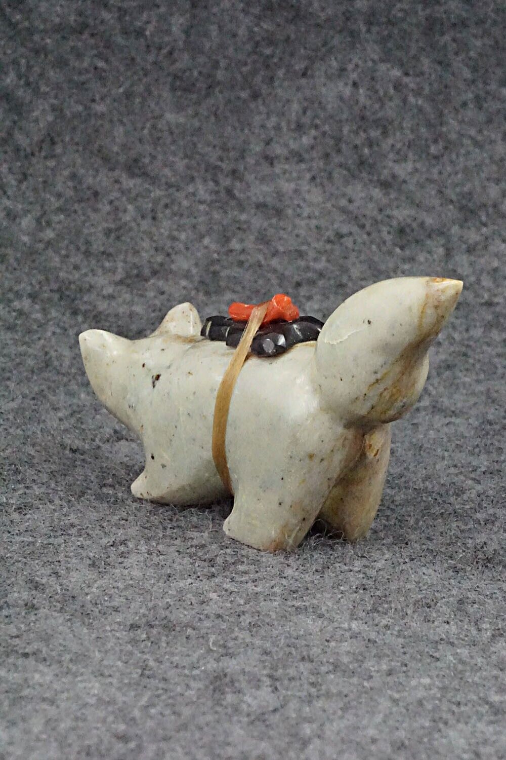 Wolf Zuni Fetish Carving - Enrike Leekya