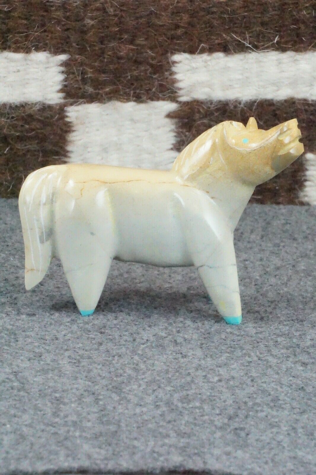 Horse Zuni Fetish Carving - Enrike Leekya