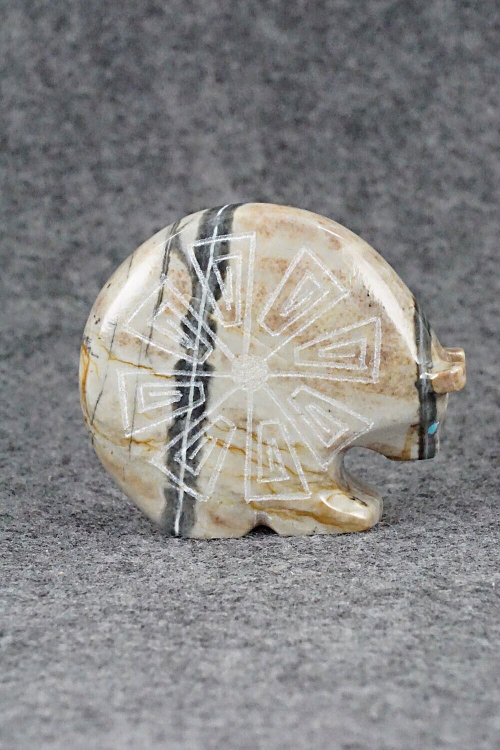 Bear Zuni Fetish Carving - Shannon Calavaza