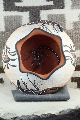 Zuni Pottery - Deldrick Cellicion